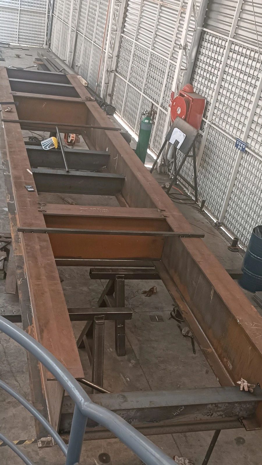 Viga cajón estructural soldada bajo norma AWS D1.1